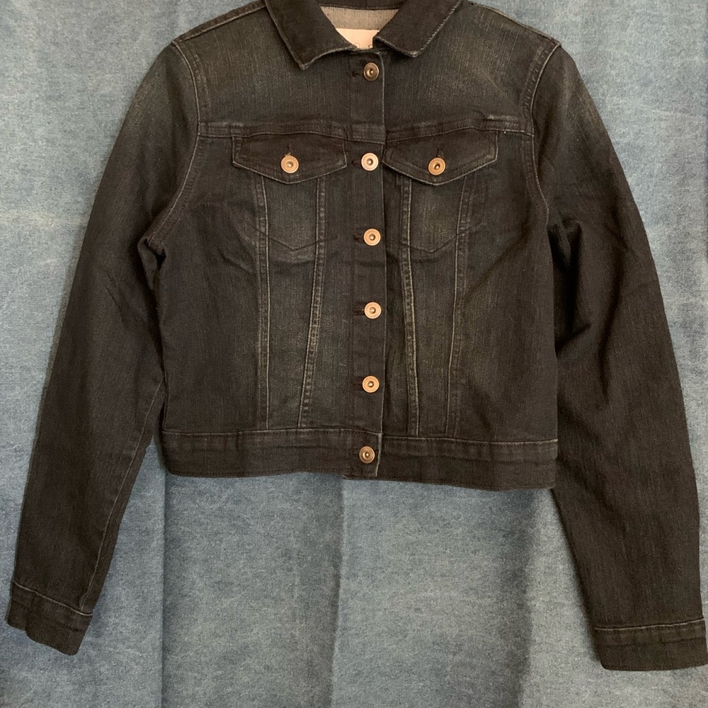 Class Dark Blue Denim Jacket picture looks black it’s NOT. Brand New With Tags